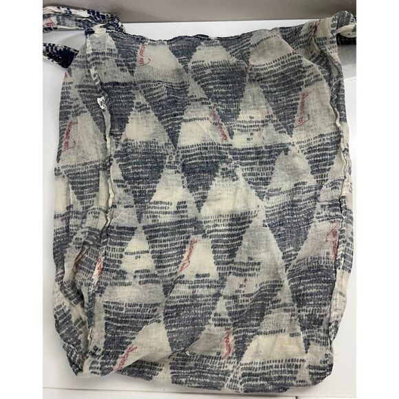 Free People sheer tote/hobo with a geometric design. - Picture 8 of 9